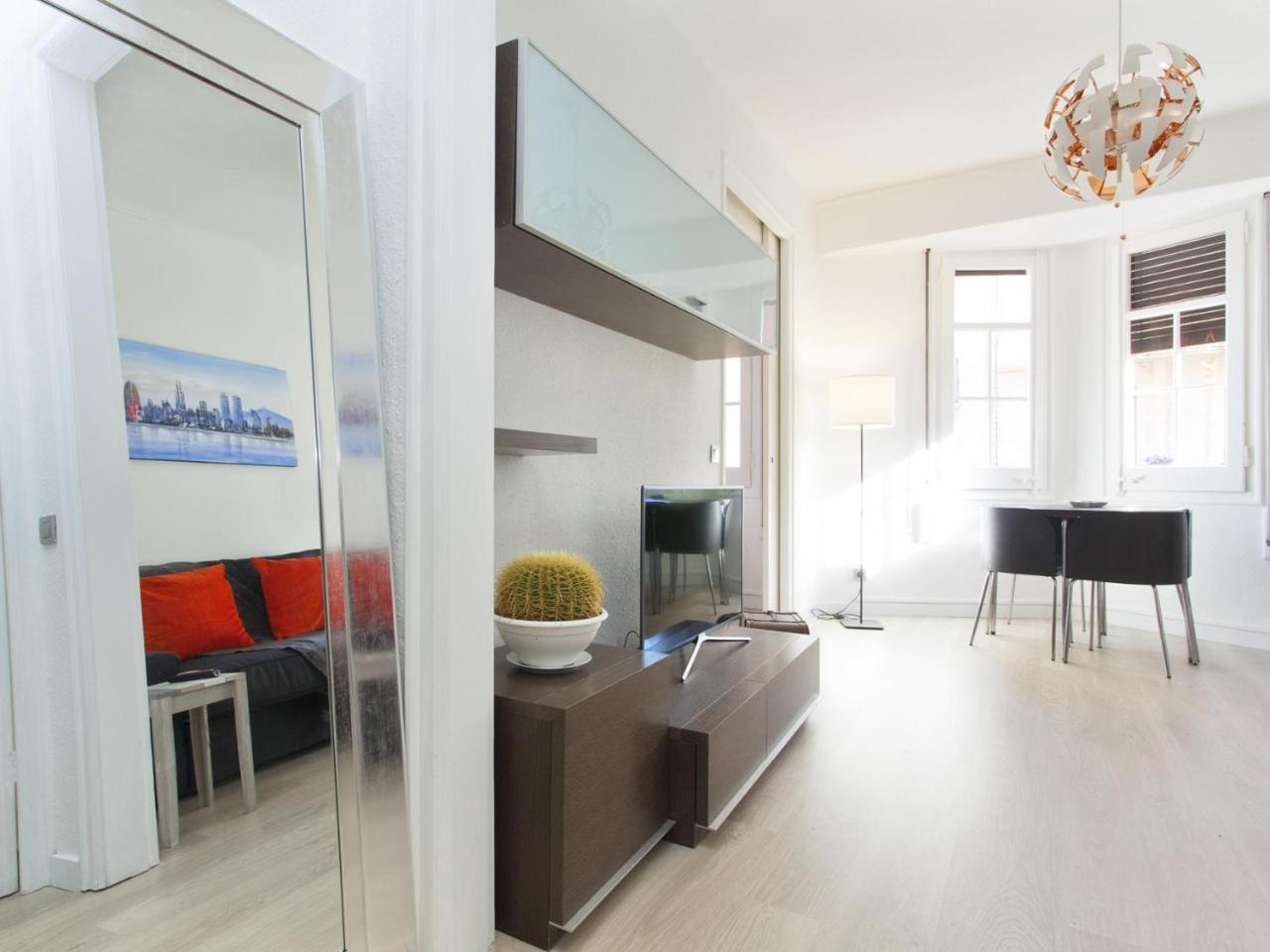 Sunny Poblesec Apartment Barcelona