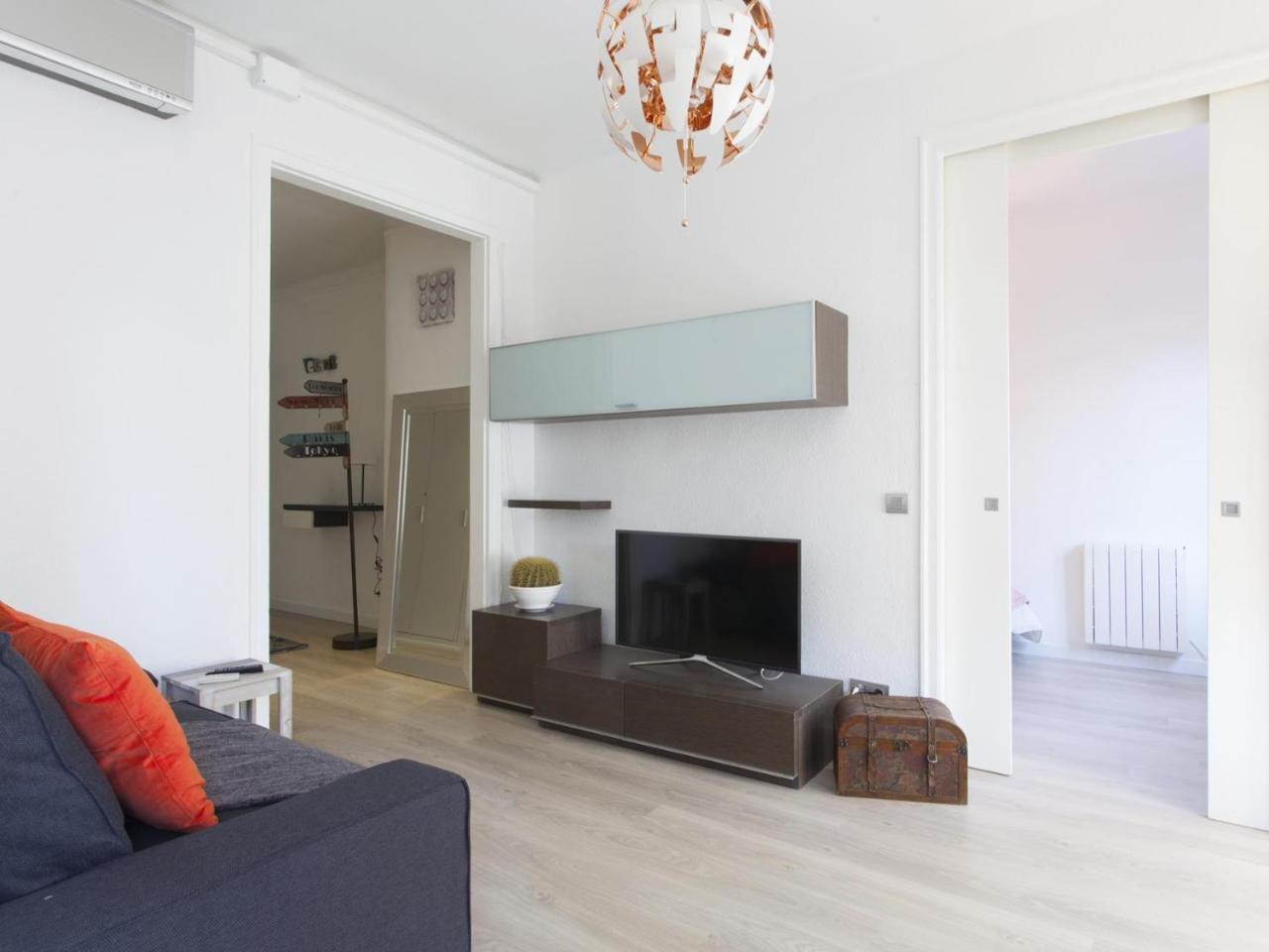 Sunny Poblesec Apartment